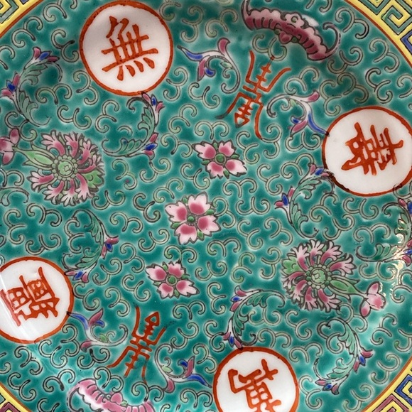 Vintage Chinese Famille
Rose Porcelain Sunflower Plate - Picture 11 of 16